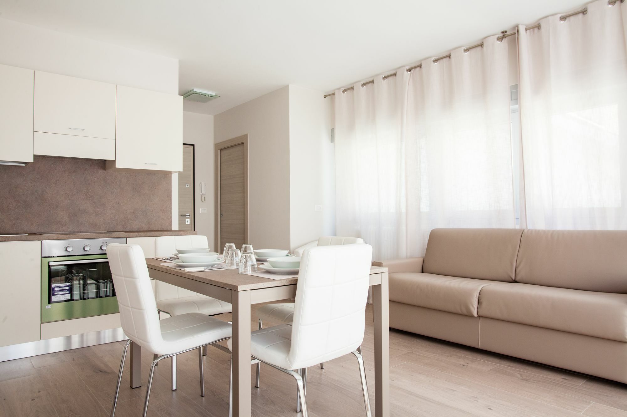 Astoria Suite Apartments Bolonia Exterior foto
